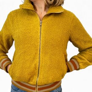 NWT Mustard Sherpa Jacket
SM/MED/LG Available!